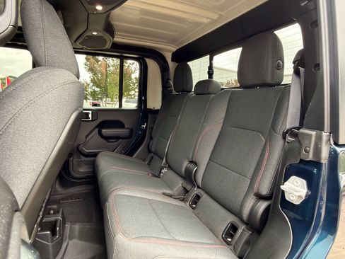 Used 2025 Jeep Gladiator Rubicon w/ Safety Group AWD/4WD image 22