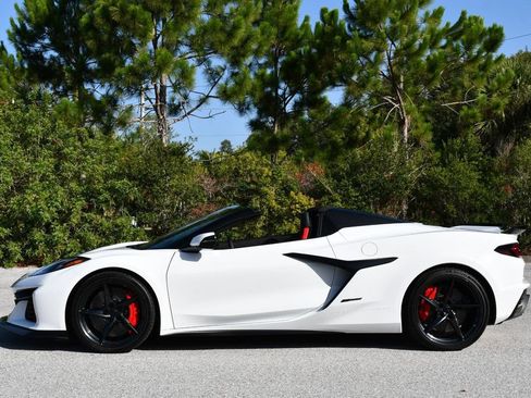 Used 2024 Chevrolet Corvette E-Ray Convertible w/ 3LZ AWD/4WD image 34