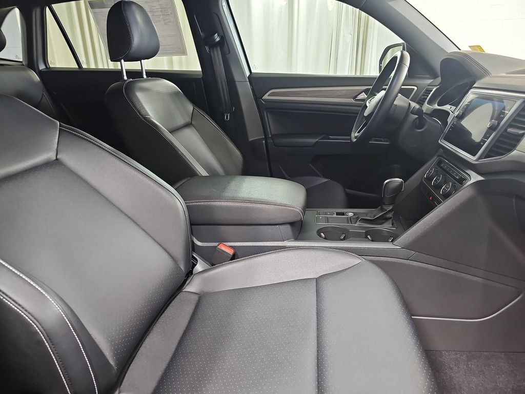Used 2020 Volkswagen Atlas Cross Sport SE w/ Panoramic Sunroof Package FWD image 13