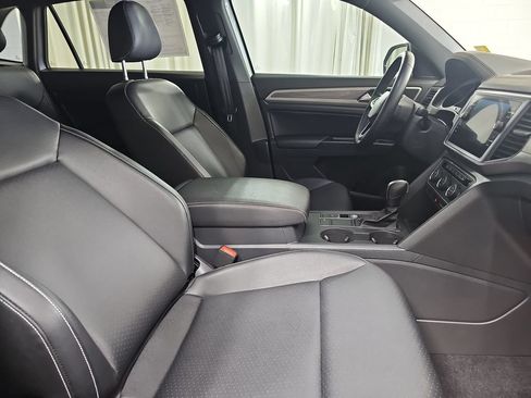 Used 2020 Volkswagen Atlas Cross Sport SE w/ Panoramic Sunroof Package FWD image 13