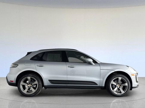 Certified 2025 Porsche Macan AWD/4WD image 9