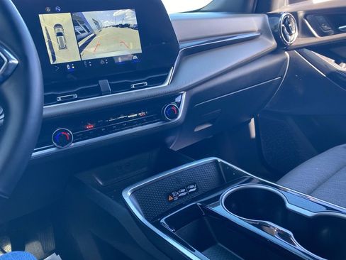 Used 2025 Chevrolet Equinox LT w/ Convenience Package II image 42