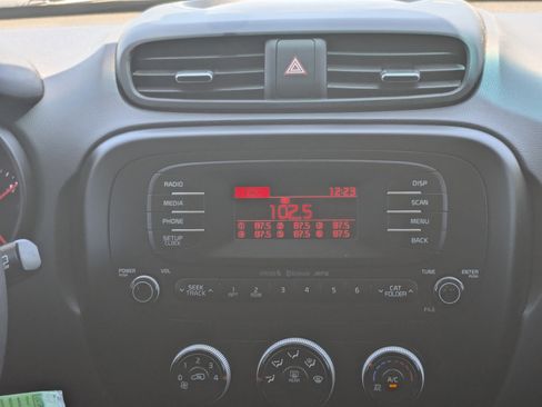 Used 2016 Kia Soul FWD image 18