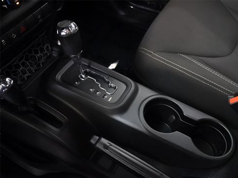 Used 2015 Jeep Wrangler Rubicon image 34