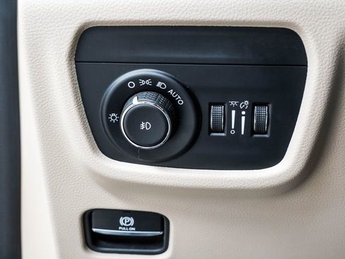 Used 2023 Jeep Grand Cherokee L Limited image 41