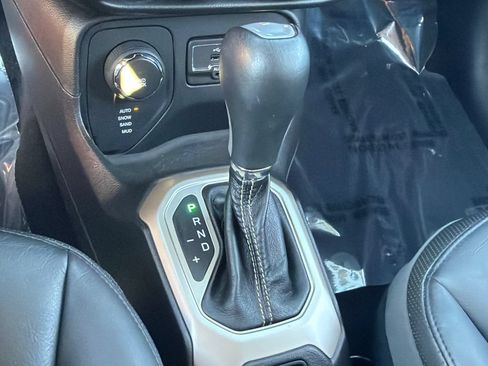 Used 2016 Jeep Renegade Limited AWD/4WD image 28