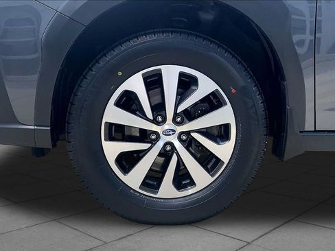 Used 2025 Subaru Outback Premium AWD/4WD image 12