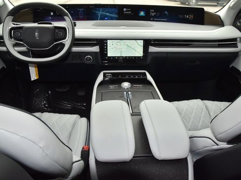 New 2026 Lincoln Navigator Black Label AWD/4WD image 17