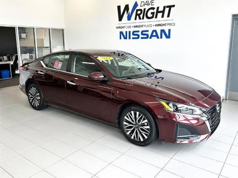 Certified 2023 Nissan Altima 2.5 SV image 1