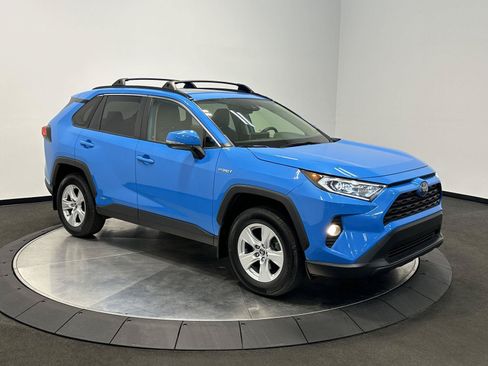 Used 2019 Toyota RAV4 XLE w/ Convenience Package AWD/4WD image 2