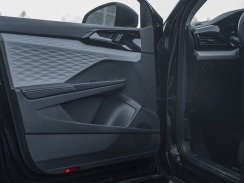 Used 2024 Volkswagen Taos S w/ MDO Package image 37