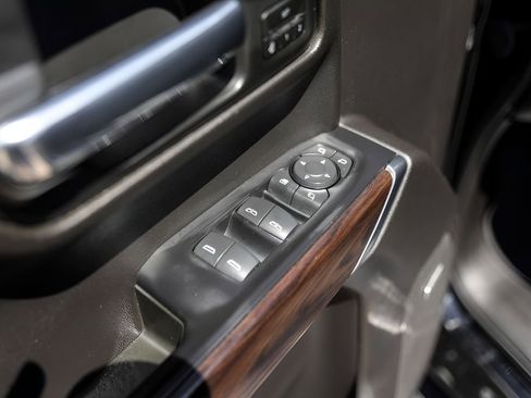 Used 2020 GMC Sierra 1500 SLT RWD image 24