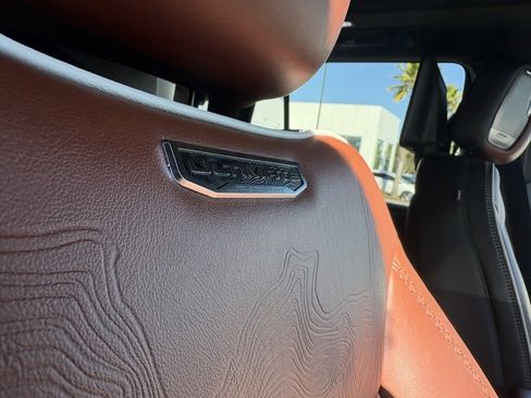 Used 2023 GMC Yukon Denali Ultimate image 18