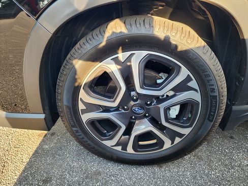 Used 2023 Subaru Ascent Touring AWD/4WD image 7