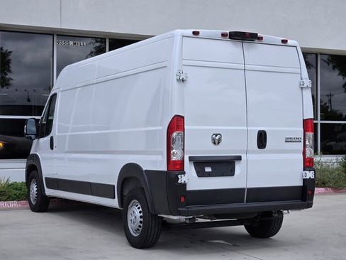 Used 2025 RAM ProMaster 2500 w/ Convenience Group FWD image 5