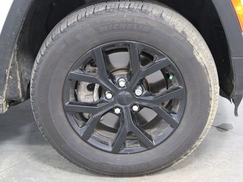 Used 2024 Jeep Grand Cherokee L Altitude AWD/4WD image 13