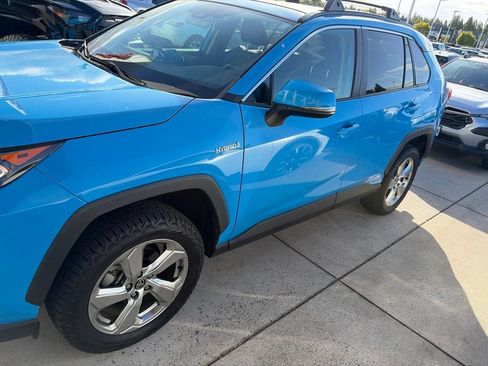 Used 2021 Toyota RAV4 XLE Premium AWD/4WD image 2