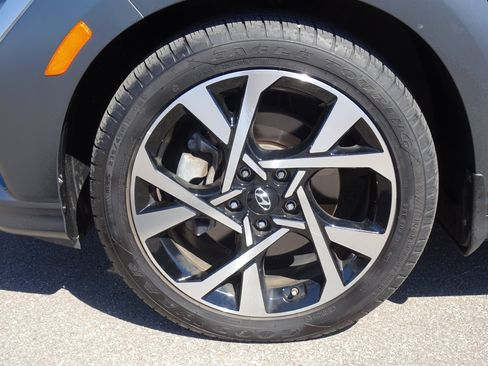 Used 2023 Hyundai Kona Limited AWD/4WD image 26