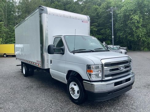 Used 2026 Ford E-350 and Econoline 350 Super Duty w/ Interior Upgrade Package RWD image 1