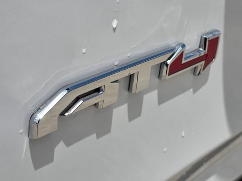 Used 2024 GMC Yukon AT4 AWD/4WD image 8