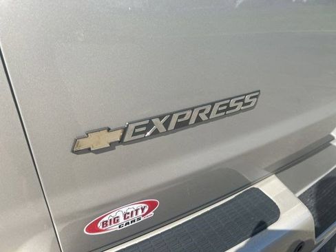 Used 2023 Chevrolet Express 2500 RWD image 47
