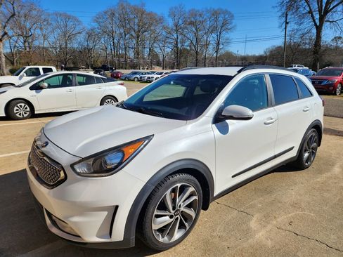 Used 2017 Kia Niro EX image 1