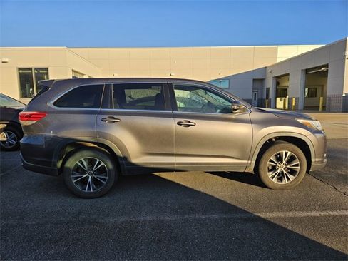 Used 2019 Toyota Highlander Plus image 6