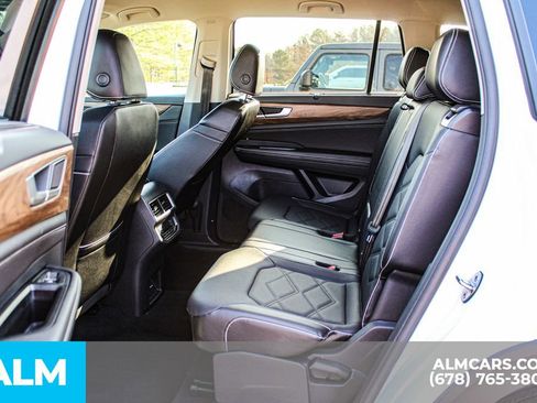 Used 2025 Volkswagen Atlas SE image 18