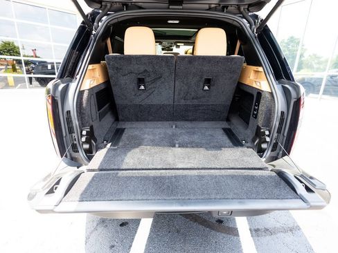 Used 2024 Land Rover Range Rover Long Wheelbase Autobiography AWD/4WD image 66