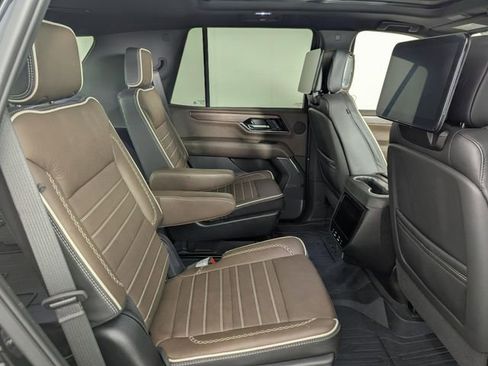 Used 2025 GMC Yukon Denali Ultimate w/ LPO, Floor Liner Package AWD/4WD image 27