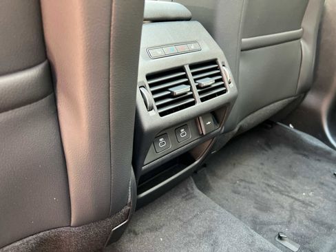 Certified 2025 Land Rover Discovery Sport Dynamic SE image 17