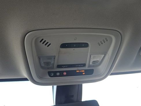 Used 2019 Chevrolet Traverse Premier image 37