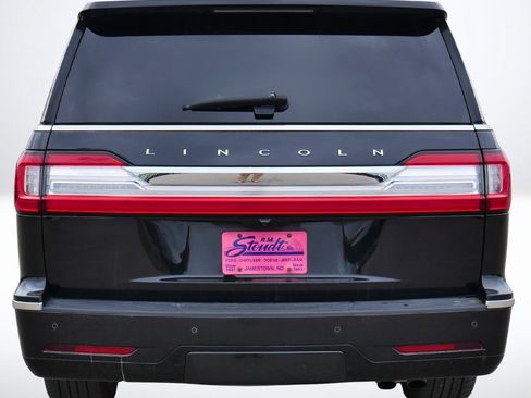 Used 2019 Lincoln Navigator L Reserve image 3