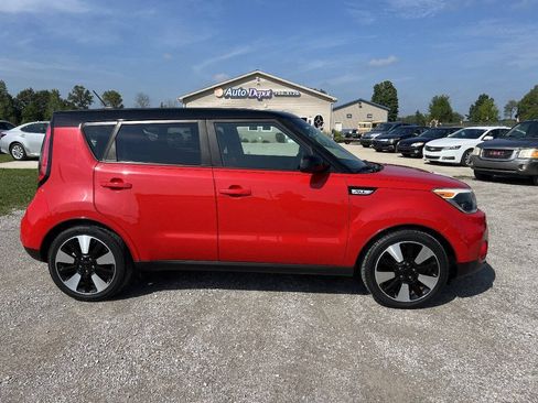Used 2017 Kia Soul + w/ Designer's Package FWD image 2