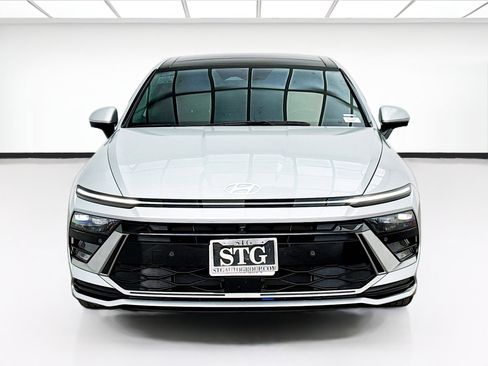 Used 2025 Hyundai Sonata Limited FWD image 2