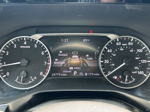 Used 2025 Nissan Pathfinder SL FWD image 27