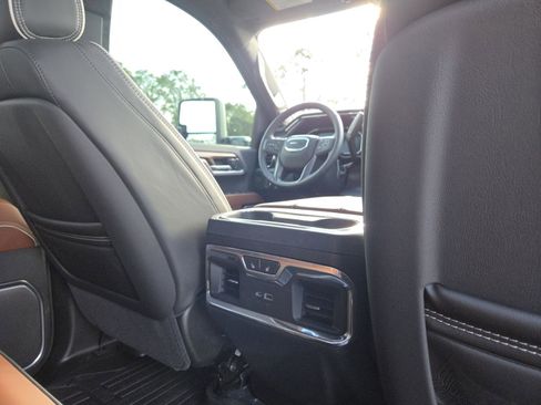 New 2026 GMC Sierra 2500 Denali Ultimate w/ LPO, Black Badging Package image 29
