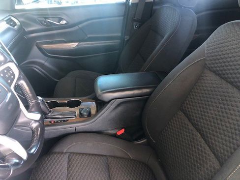 Used 2018 GMC Acadia SLE image 16