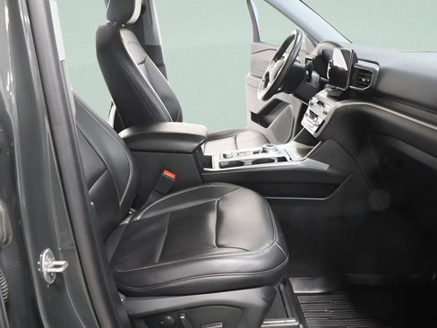 Used 2022 Ford Explorer XLT w/ Equipment Group 202A image 24