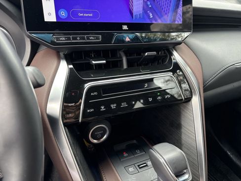 Used 2023 Toyota Venza Limited image 30