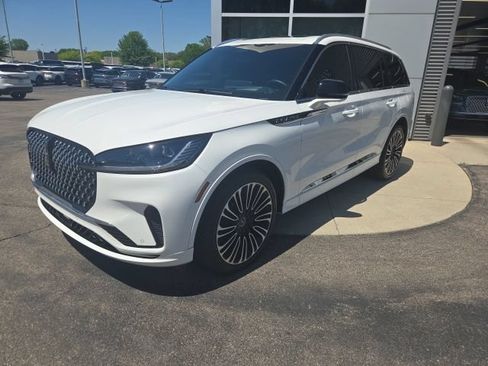 Used 2025 Lincoln Aviator Black Label AWD/4WD image 11