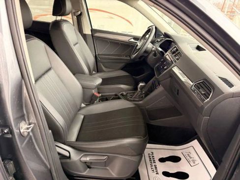 Used 2022 Volkswagen Tiguan SE w/ Panoramic Sunroof Package AWD/4WD image 23