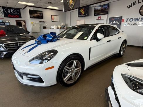 Used 2018 Porsche Panamera 4 AWD/4WD image 3