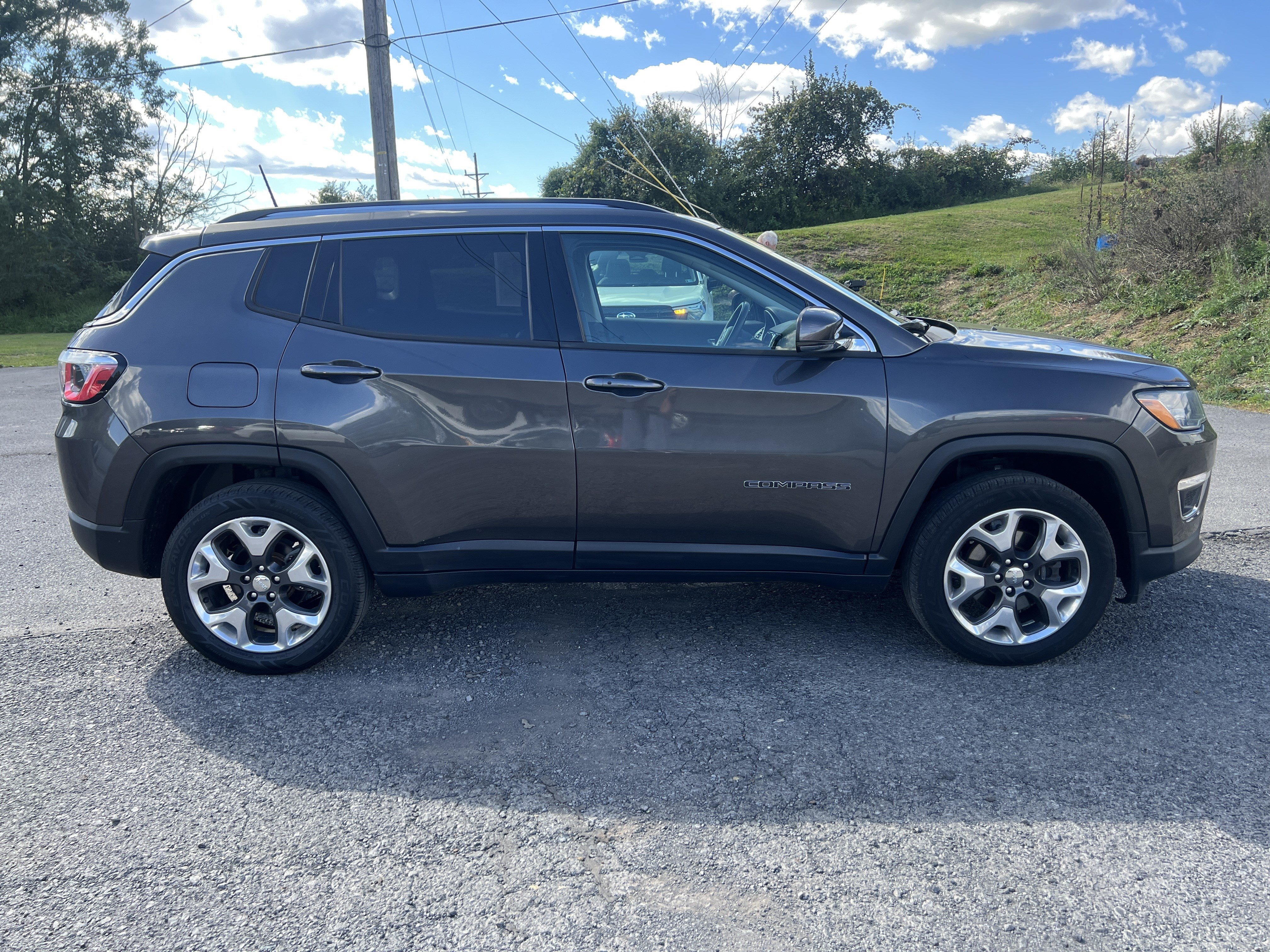 Used 2019 Jeep Compass Limited AWD/4WD image 2