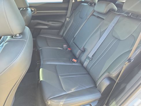 Used 2023 Kia Sorento S w/ Panoramic Sunroof Package AWD/4WD image 13