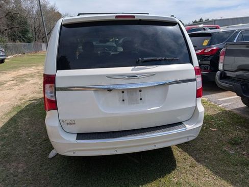 Used 2013 Chrysler Town & Country Touring-L w/ Entertainment Group #2 image 4