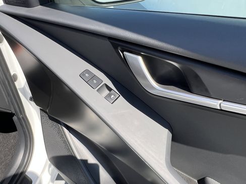 Certified 2024 Kia Niro LX image 16