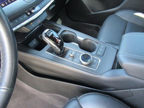 Used 2020 Cadillac XT4 Premium Luxury FWD image 17