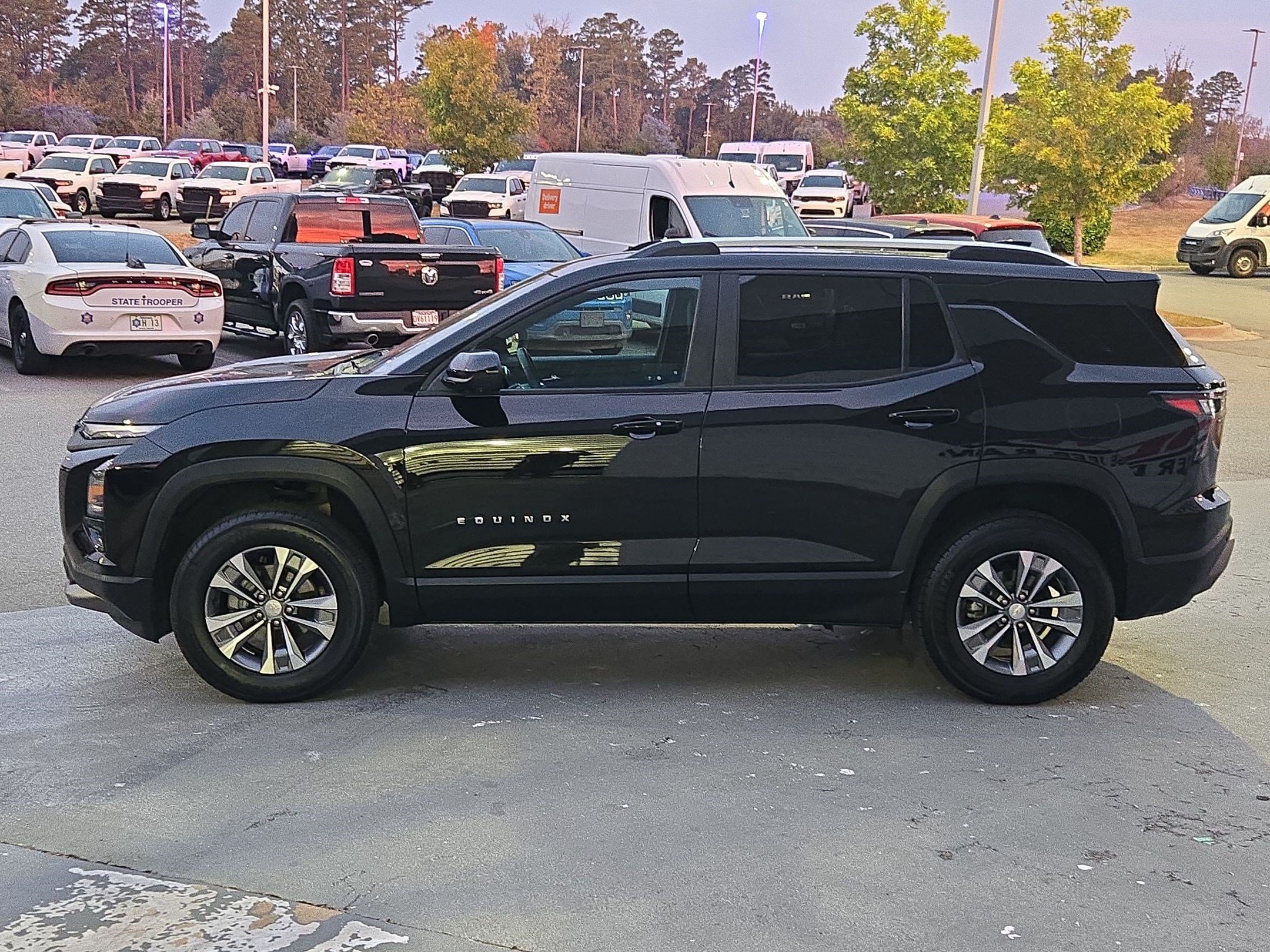 Used 2025 Chevrolet Equinox LT w/ Convenience Package II FWD image 4