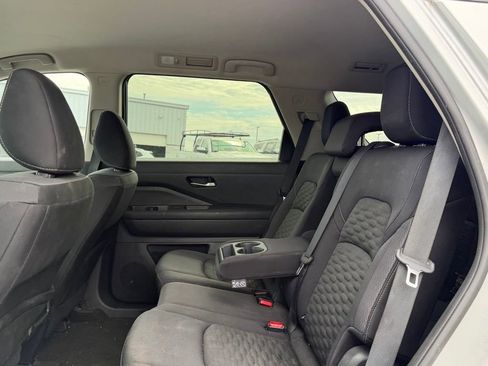 Used 2022 Nissan Pathfinder SV w/ SV Black Package image 15